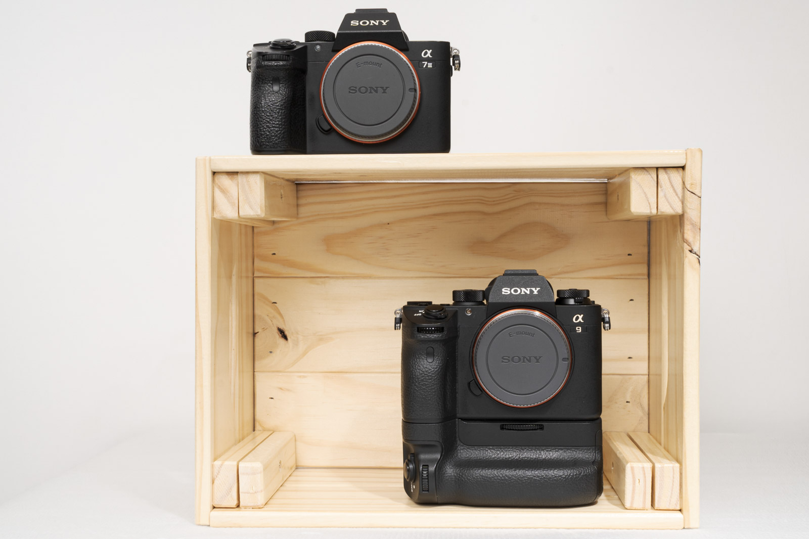 Sony α7 III 與 α9 全片幅無反相機機身展示