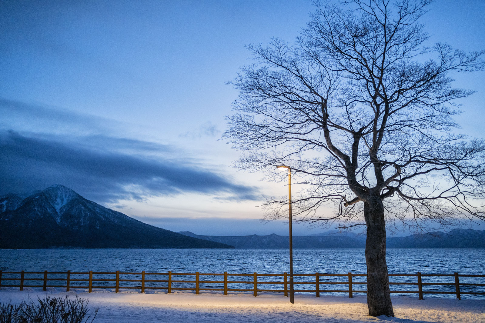北海道支笏湖冬日傍晚雪景
