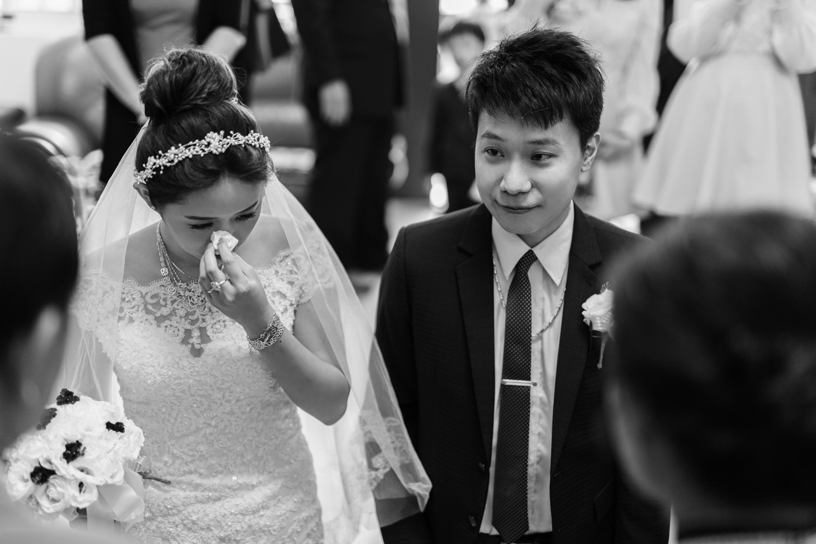 婚禮拜別儀式，新娘感動落淚，新郎靜靜陪伴