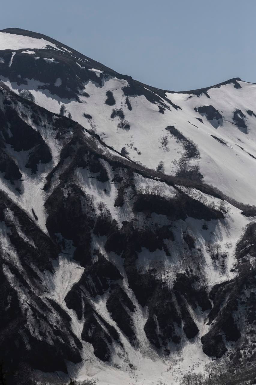 大雪山層雲峽望遠壓縮構圖呈現水墨山景