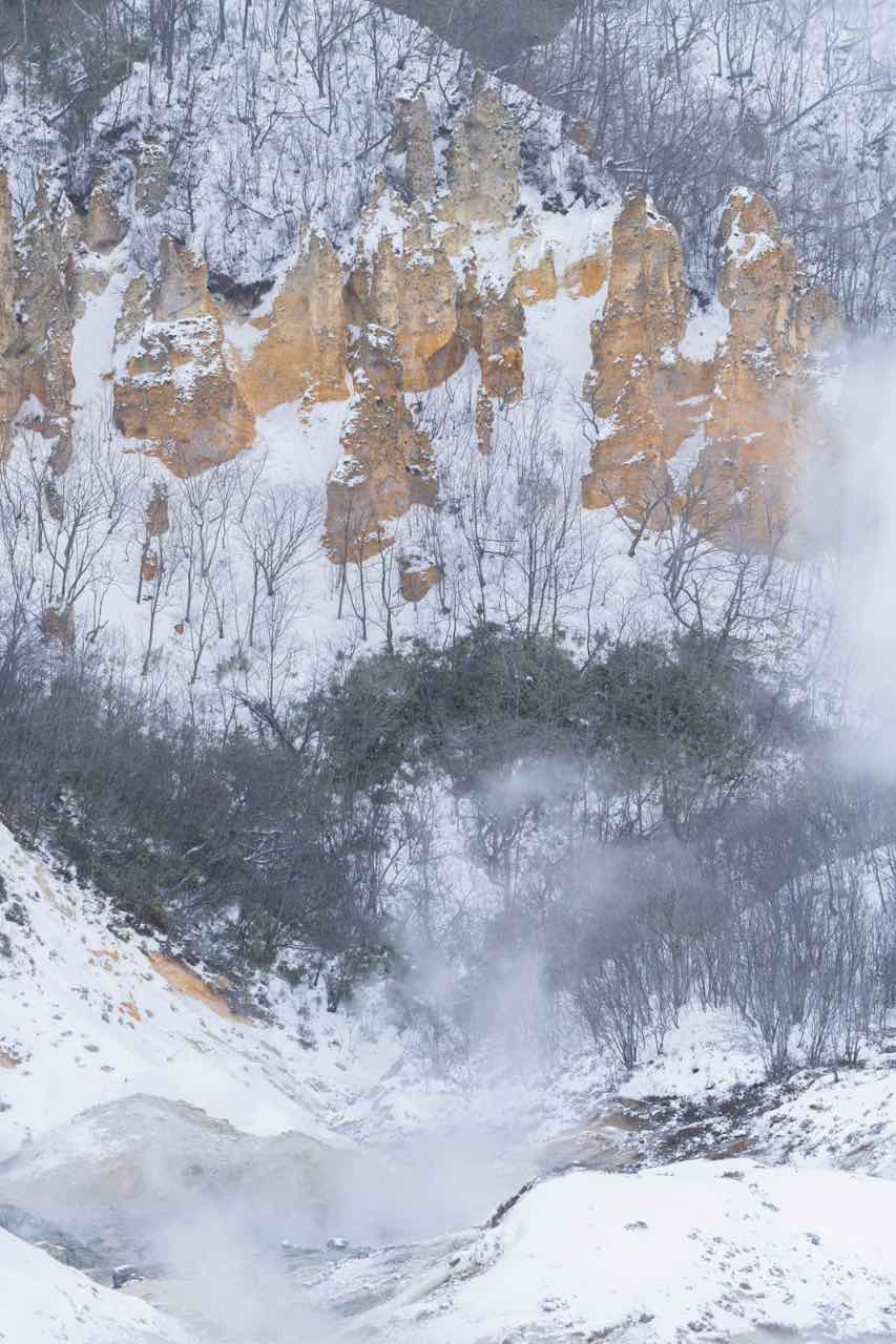大雪山層雲峽望遠壓縮構圖呈現水墨山景