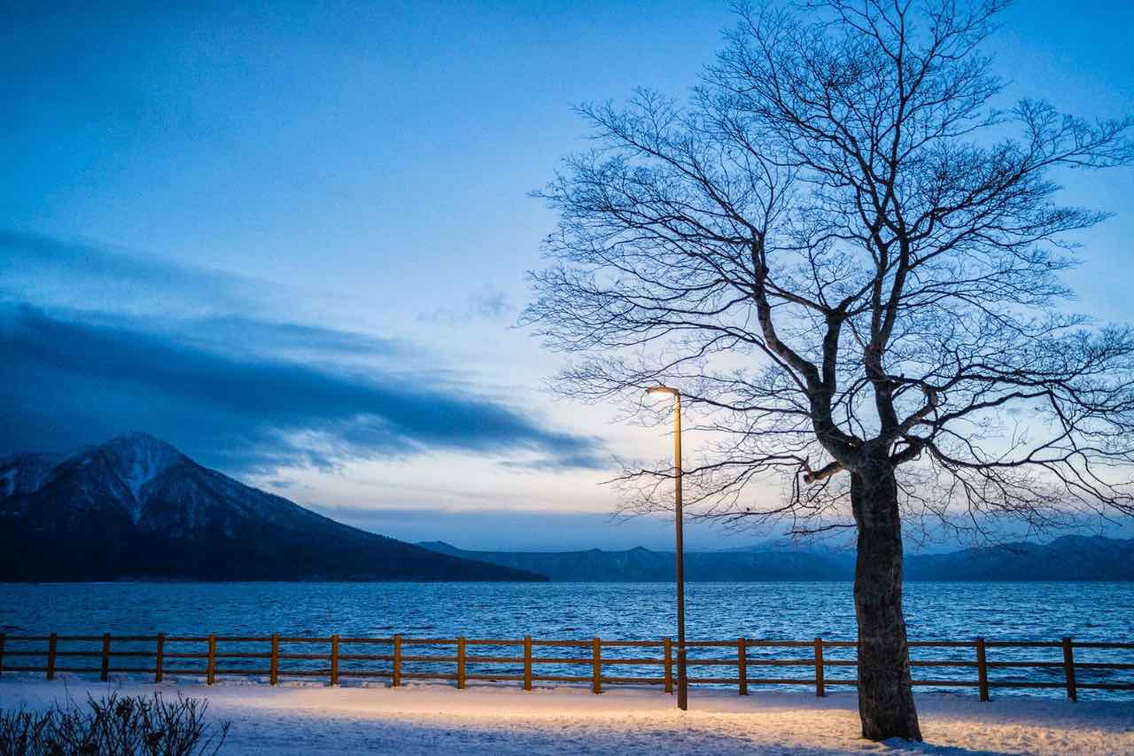 北海道支笏湖冬日傍晚雪景
