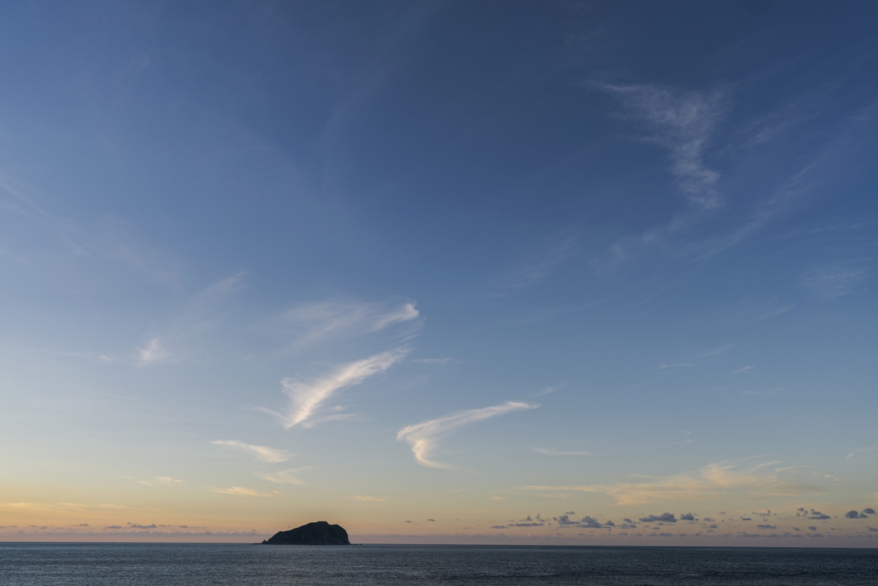 基隆潮境公園遠眺基隆嶼的黃昏海景