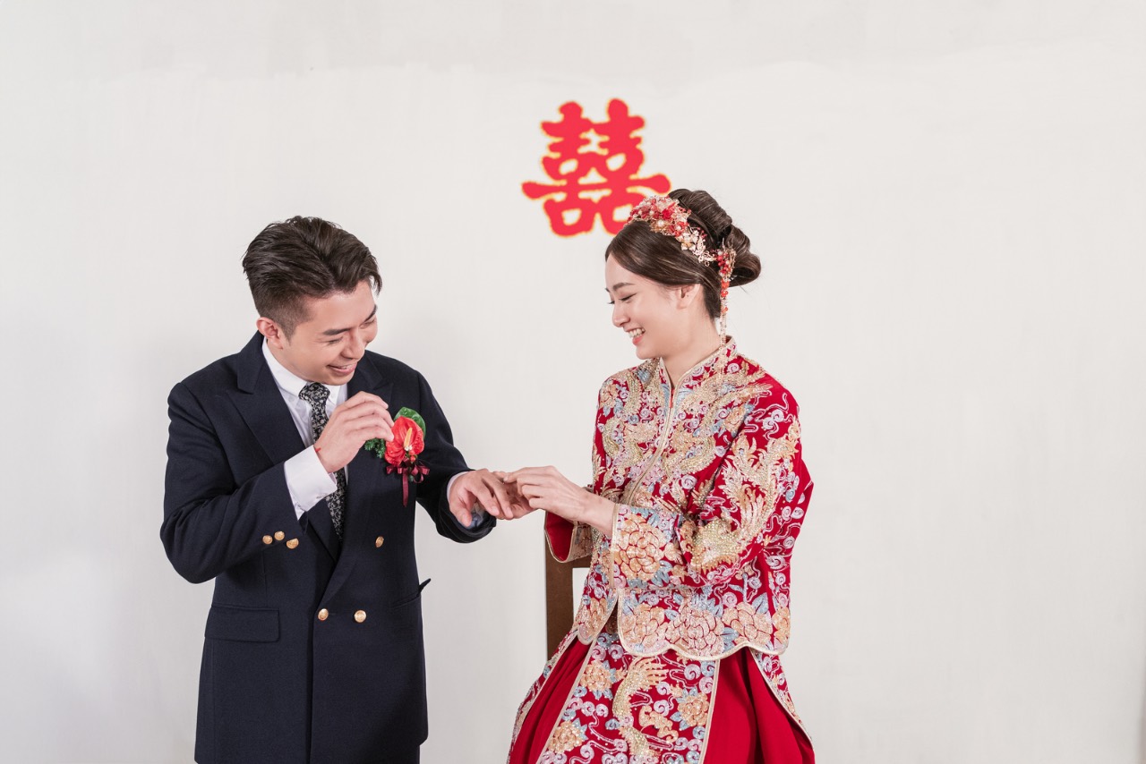 婚禮儀式，新郎新娘互戴戒指
